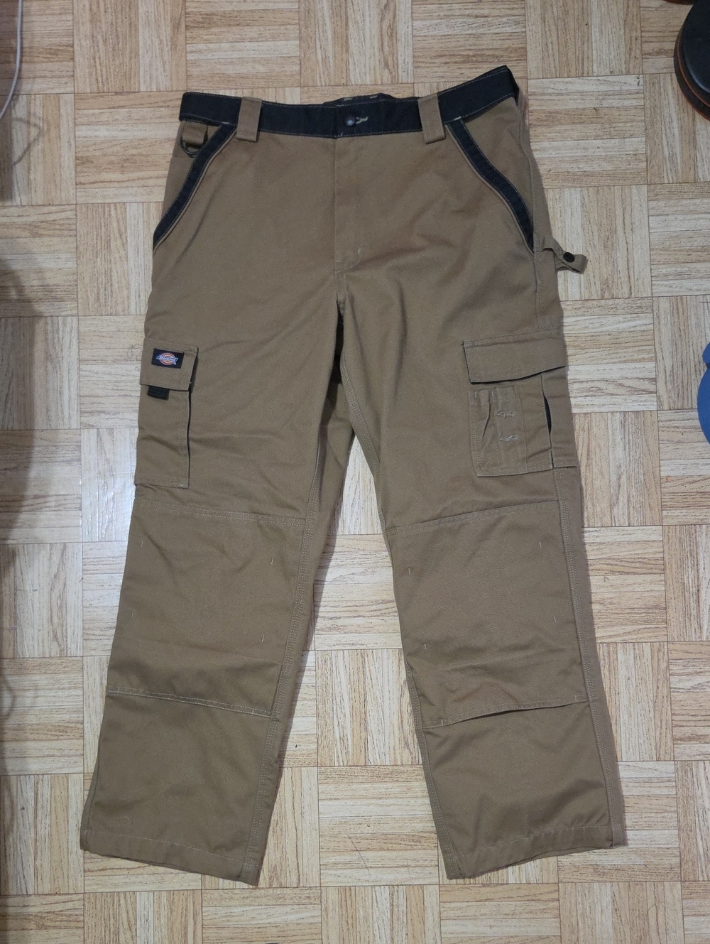 Dickies Men's Tan Work Carpenter Cargo Pants with Black Accents
